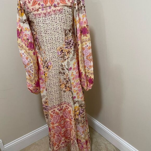 New Free People
Maris Printed Midi Dress
Size XS
Retail $1… - Picture 13 of 13
